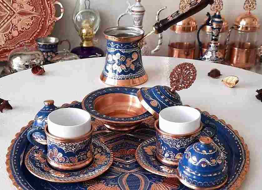 سرویس پذیرایی مسی فیروزه کوب با ترکیب هنر مسگری و نگین های فیروزه